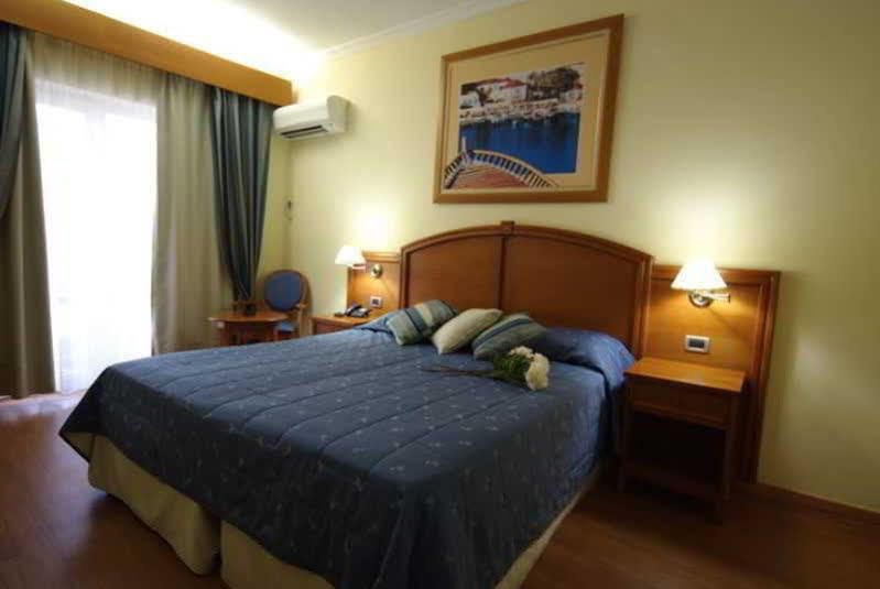Blue Sea Hotel Mytilíni Exteriör bild